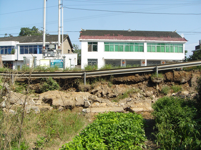 桃花源旅游管理区G319线K1384+300路基塌方.jpg