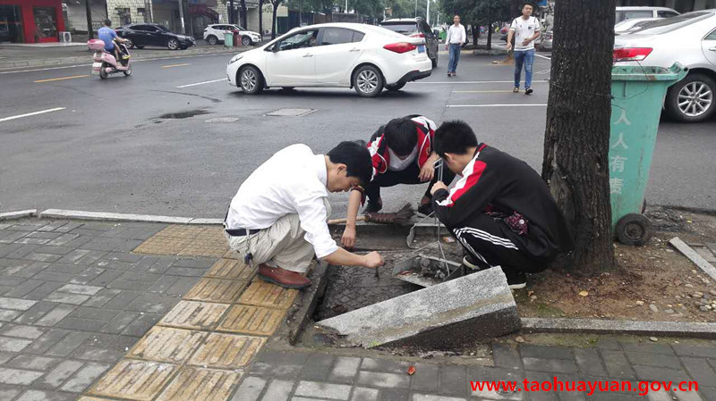 一中师生道路保洁.jpg