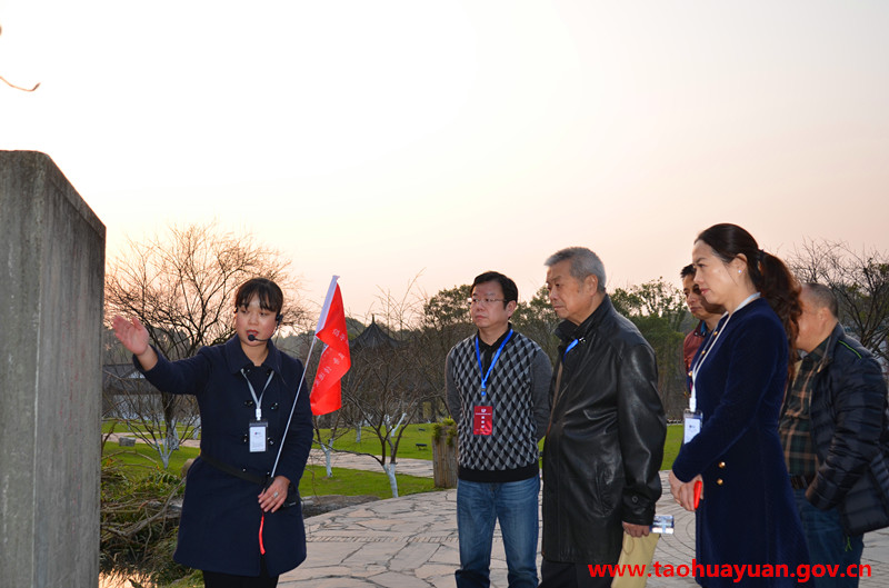 考察桃花山景区.jpg