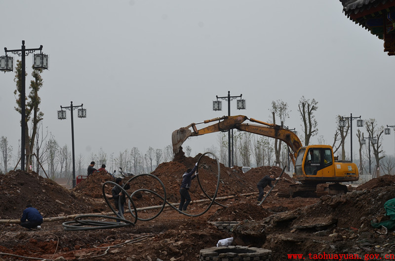 古镇在进行地下管网建设.jpg