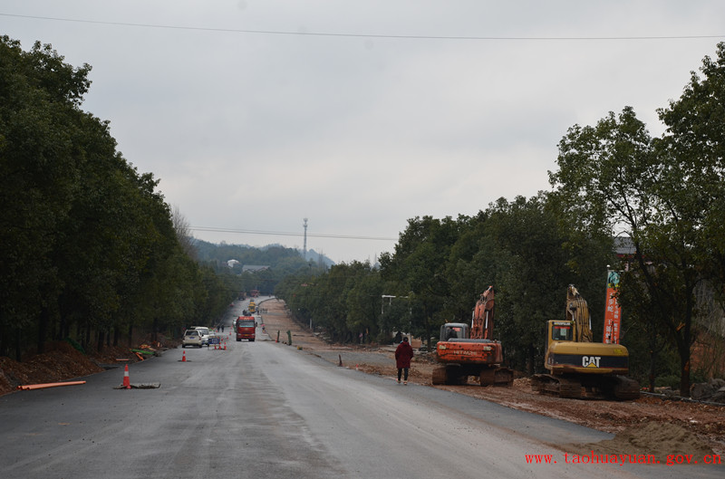 道路硬化进行中.jpg