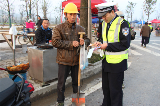 桃花源交警邓志龙：用毅力诠释干警本色